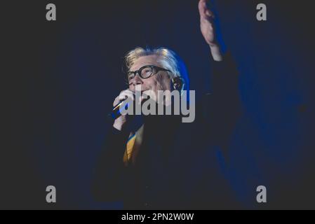 15 aprile 2023, Napoli, Italia: Il cantante italiano Nino D'Angelo suona dal vivo con il suo nuovo tour il poeta che non sa Parlare al PalaPartenope di Napoli. (Credit Image: © Paola Visone/Pacific Press via ZUMA Press Wire) SOLO PER USO EDITORIALE! Non per USO commerciale! Foto Stock