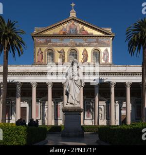 Nome, Italia. 06th Apr, 2023. Vista della Basilica di San Paolo fuori le Mura a Roma. È la seconda basilica più grande di Roma, è il luogo dove fu sepolto l'apostolo Paolo. La basilica rappresenta l'arte paleocristiana (Foto di Atilano Garcia/SOPA Images/Sipa USA) Credit: Sipa USA/Alamy Live News Foto Stock