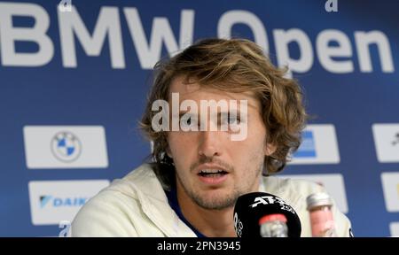 Monaco, Germania. 16th Apr, 2023. Il tennista Alexander Zverev partecipa a una conferenza stampa durante l'ATP Tour - Monaco. Credit: Peter Kneffel/dpa/Alamy Live News Foto Stock