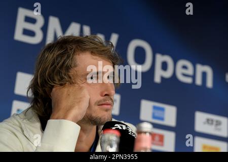 Monaco, Germania. 16th Apr, 2023. Il tennista Alexander Zverev partecipa a una conferenza stampa durante l'ATP Tour - Monaco. Credit: Peter Kneffel/dpa/Alamy Live News Foto Stock