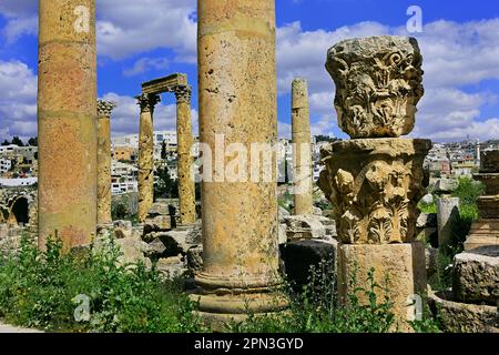 Cardo Maximus Columnade rovine romane, Jerash, Giordania, antica città, vanta una catena ininterrotta di occupazione umana risalente a 6.500 anni fa, Foto Stock