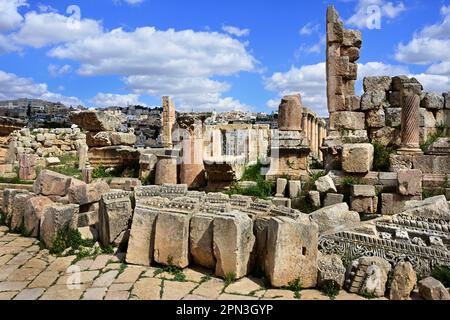 Cardo Maximus Columnade rovine romane, Jerash, Giordania, antica città, vanta una catena ininterrotta di occupazione umana risalente a 6.500 anni fa, Foto Stock