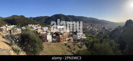 Marocco: Vista di Moulay Idriss, città vicino a Meknes e sulle rovine di Volubilis, famosa per essere il sito della tomba di Idris Foto Stock