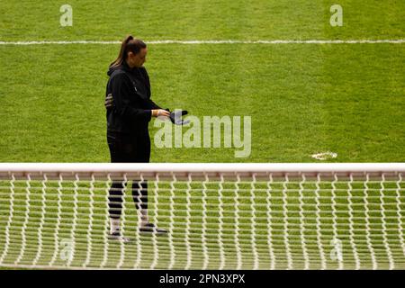 Londra, Regno Unito. 16th Apr, 2023. Londra, Inghilterra, 16 aprile 2023 Poppy Soper (30 Charlton Athletic) riscaldamento prima della partita del Campionato delle Donne tra Charlton Athletic e Durham nella Valle di Londra, Inghilterra (PEDRO PORRU/SPP) Credit: SPP Sport Press Photo. /Alamy Live News Foto Stock