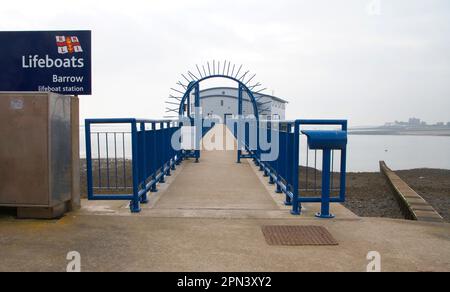 Stazione di scialuppa di salvataggio dell'isola di roa sulla costa di cumbria vicino a Barrow Foto Stock