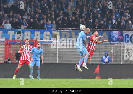 Berlino, Germania. 16th Apr, 2023. Berlino, Germania. Aprile 16th 2023: Philipp Hofmann (33) di VfL Bochum e Rani Khedira (8) di 1.FC Union Berlin salto per un titolo durante il gioco Bundesliga - 1. FC Union Berlin / VfL Bochum - An Der Alten Foersterei. Berlino, Germania. (Ryan Sleiman /SPP) Credit: SPP Sport Press Photo. /Alamy Live News Foto Stock