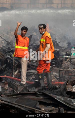 4 aprile 2023. Fuoco nel mercato di Bongobazar. Foto Stock