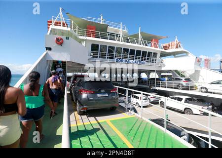 itaparica, bahia, brasile - 24 febbraio 2023: Vista del traghetto Dorival Caymmi durante la traversata attraverso Baía de Todos os Santos verso Salvad Foto Stock