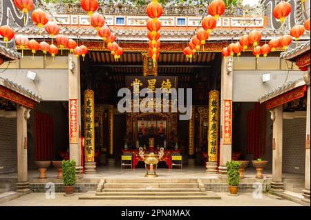 Il Santuario Buddista al tempio di Chan She Shu Yuen, Kuala Lumpur, Malesia Foto Stock