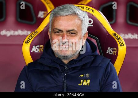 Roma, Italia. 16th Apr, 2023. Jose' Mourinho allenatore di Roma sorride durante il campionato italiano Serie Una partita di calcio tra AS Roma e Udinese Calcio il 16 aprile 2023 allo Stadio Olimpico di Roma - Foto Federico Proietti/DPPI Credit: DPPI Media/Alamy Live News Foto Stock