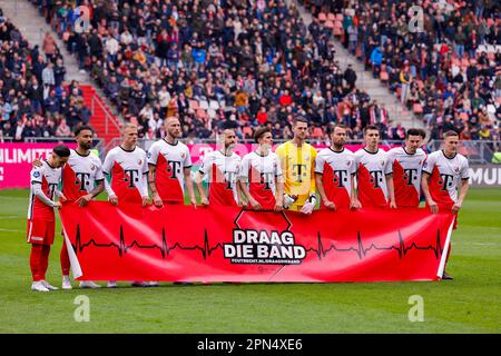 16-04-2023: Sport: Utrecht contro Twente UTRECHT, PAESI BASSI - APRILE 16: Giocatori del FC Utrecht con banner durante la partita Eredivie FC Utrecht e FC Foto Stock