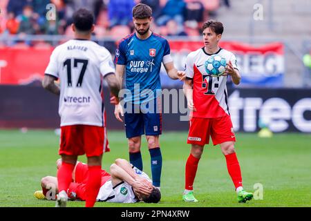 16-04-2023: Sport: Utrecht contro Twente UTRECHT, PAESI BASSI - APRILE 16: Anastasios Douvikas (FC Utrecht) ferito durante la partita Eredivie FC Utrecht Foto Stock