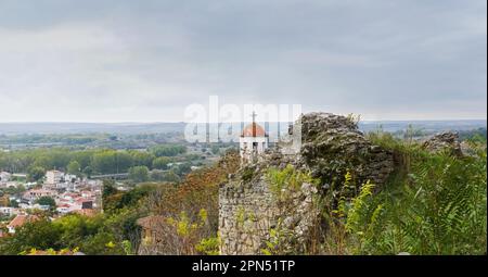 Vista panoramica della città di Didymoteicho Macedonia Evros Grecia dalla cima della collina di fortezza medievale o antico castello Foto Stock