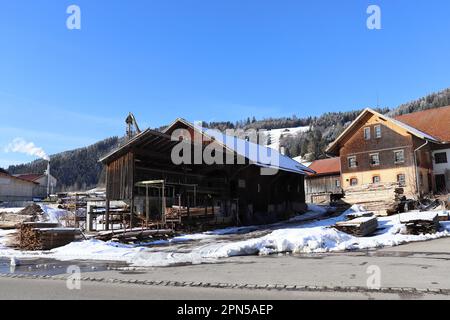 Gioie invernali in montagna, Baviera. Foto Stock