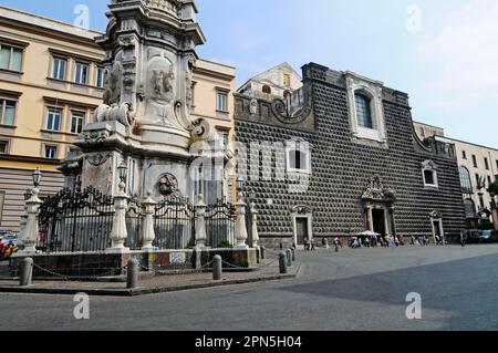 Obelisco, Monumento, Chiesa di Gesu nuovo, Piazza Gesu nuovo, Napoli, Campania, Italia Foto Stock