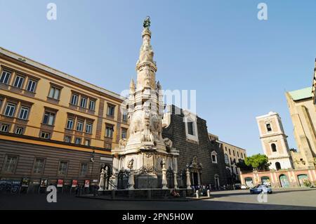 Obelisco, Monumento, Chiesa di Gesu nuovo, Piazza Gesu nuovo, Napoli, Campania, Italia Foto Stock