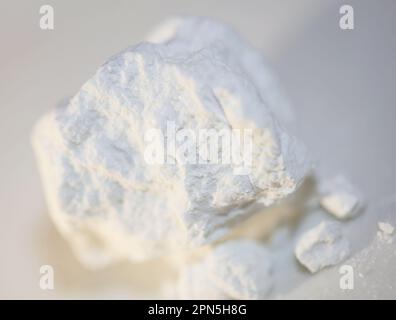 Rocce di cocaina puro primo piano dope e droghe sfondo alta qualità grande formato stampe istantanee sostanze illegali stock fotografia Foto Stock