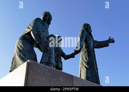 Monumento emigrante a Bremerhaven, Willy-Brandt-Platz, Germania Foto Stock