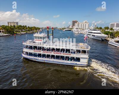 fort Lauderdale, FL, USA - 16 aprile 2023: Foto aerea del tour in barca della Jungle Queen Foto Stock