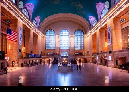 New York, USA - 27 aprile 2022: Vista interna della sala principale della Grand Central Terminal Station a New York City Foto Stock