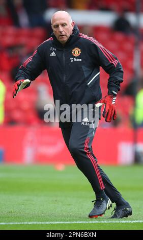 Nottingham, Regno Unito. 16th Apr, 2023. Richard Hartis, allenatore di portiere del Manchester United durante la partita della Premier League al City Ground, Nottingham. Il credito per le immagini dovrebbe essere: Simon Bellis/Sportimage Credit: Sportimage/Alamy Live News Foto Stock