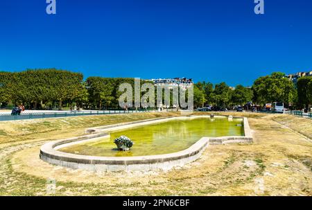 Piscina secca a Champ de Mars a Parigi, Francia Foto Stock
