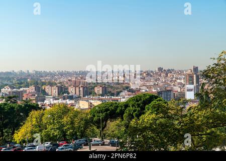 Paesaggio urbano di Madrid da plaza de la armeria, Spagna Foto Stock