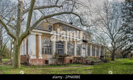 Giardino otanico a Odessa, Ucraina. Edificio abbandonato Foto Stock