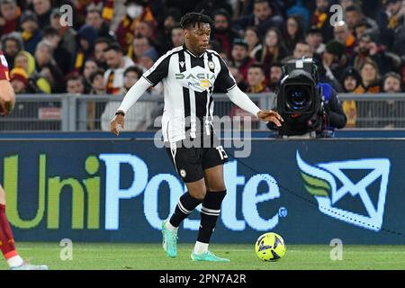 Destiny Udogie di Udinese durante il calcio Serie A match Roma contro Udinese, Roma, Italia. 16th Apr, 2023. Allshotlive/Sipa USA Credit: Sipa USA/Alamy Live News Foto Stock