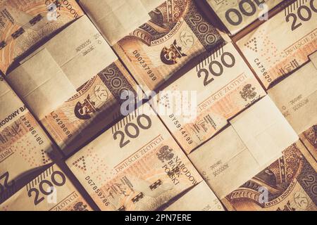 Duecento polacchi Zloty Bills contati e legati insieme a Currency Strap. Vista dall'alto del pacchetto Cash Money. Tema commerciale e finanziario. Foto Stock