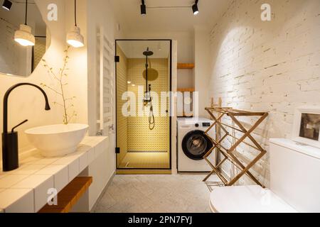 Interni eleganti del bagno Foto Stock