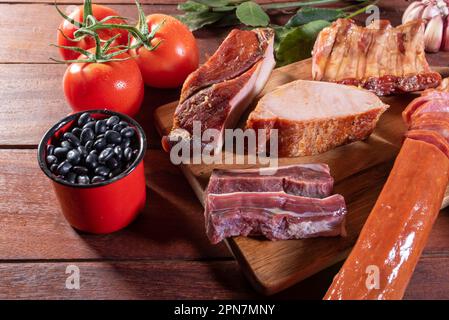 ingredienti per il cibo tradizionale brasiliano feijoada. Foto Stock