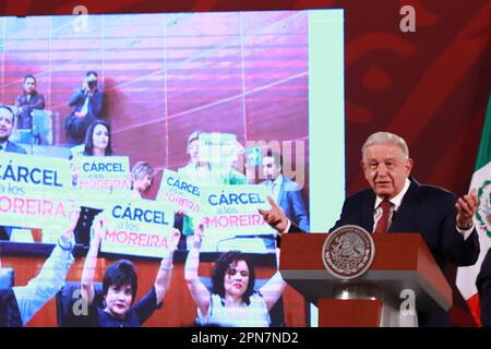 Città del Messico, Messico. 14th Apr, 2023. 14 aprile 2023, Città del Messico, Messico: Il presidente del Messico, Andres Manuel Lopez Obrador, parla durante la sua conferenza informativa questo venerdì al Palazzo Nazionale. Il 14 aprile 2023 a Città del Messico. (Foto di Carlos Santiago/ Eyepix Group/Sipa USA) Credit: Sipa USA/Alamy Live News Foto Stock