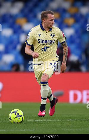 *** In azione durante la Serie Una partita tra SSC Napoli e Hellas Verona allo Stadio Diego Armando Maradona, Napoli, Italia il 15 aprile 2023. Foto N Foto Stock