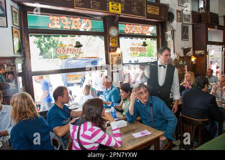 Argentina, Buenos Aires, Dorego bar nel quartiere SanTelmo. Foto Stock