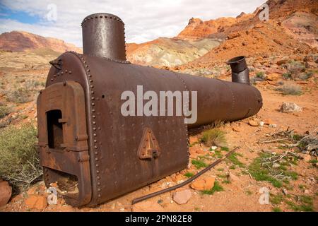 Un treno arrugginito decade al Lees Ferry nell'Arizona settentrionale. Foto Stock