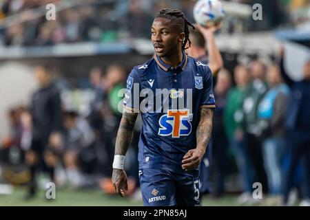 Varsavia, Polonia. 16th Apr, 2023. Adriel Ba Loua di Lech visto durante il PKO polacco Ekstraklasa League partita tra Legia Warszawa e Lech Poznan al Maresciallo Jozef Pilsudski Legia Warsaw Municipal Stadium. Punteggio finale; Legia Warszawa 2:2 Lech Poznan. Credit: SOPA Images Limited/Alamy Live News Foto Stock