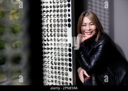 Ritratto di giovane donna sorridente. Foto Stock