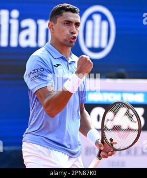 Monaco, Germania. 17th Apr, 2023. Tennis: ATP Tour - Monaco, Singles, Men. Monteiro (Brasile) - Hanfmann (Germania). Thiago Monteiro reagisce. Credit: Sven Hoppe/dpa/Alamy Live News Foto Stock