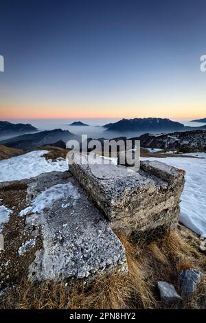 Rovine del forte della Grande Guerra sul Monte Campomolon. Arsiero, provincia di Vicenza, Veneto, Italia. Foto Stock