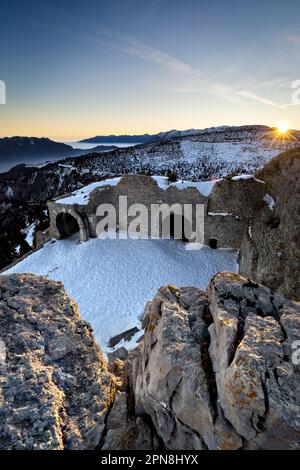 Rovine del forte della Grande Guerra sul Monte Campomolon. Arsiero, provincia di Vicenza, Veneto, Italia. Foto Stock