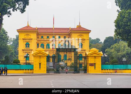 HANOI, VIETNAM, 26 DICEMBRE: Palazzo Presidenziale di ho Chi Minh il 26 dicembre 2022 ad Hanoi, Vietnam Foto Stock