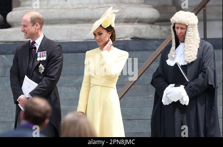 Londra, UK 3rd giugno 2022 : il Principe William, Duca di Cambridge e Caterina, Duchessa di Cambridge, lasciarono un servizio di ringraziamento per la Regina Elisabetta II per celebrare il suo Platinum Jubilee nella Cattedrale di St Paul a Londra. Credit: James Boardman/Alamy Live News Foto Stock