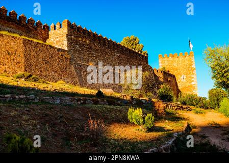 Recinzioni murate del castello di Jerez de los Caballeros. Jerez de los Caballeros, Badajoz, Estremadura, Spagna, Europa Foto Stock