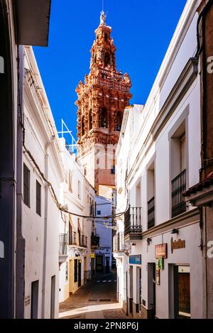 Jerez de los Caballeros, sullo sfondo il campanile barocco della chiesa di San MiguelJerez de los Caballeros, Badajoz, Estremadura, Spa Foto Stock