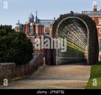 Queen Mary's Bower, Privy Garden, Hampton Court Palace Foto Stock