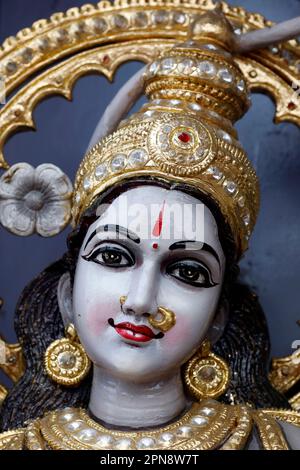 Sri Krishnan tempio indù. Radha la moglie del Dio indù Lord Krishna. Singapore. Foto Stock