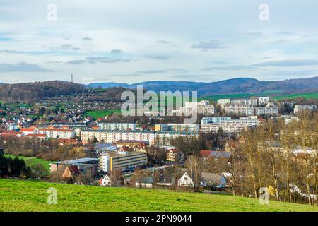 Un tour primaverile in bicicletta attraverso la città a graticcio di Schmalkalden con tutte le sue sfaccettature - Turingia - Germania Foto Stock