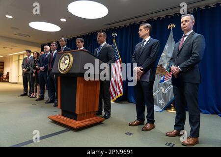 Brooklyn NY, USA, 17th aprile 2023, il Dipartimento di Giustizia annuncia l'arresto di 2 newyorkesi che presumibilmente aiutarono una stazione segreta della polizia cinese a Chinatown di Manhattan. Meir Chaimowitz/Alamy Live News Foto Stock