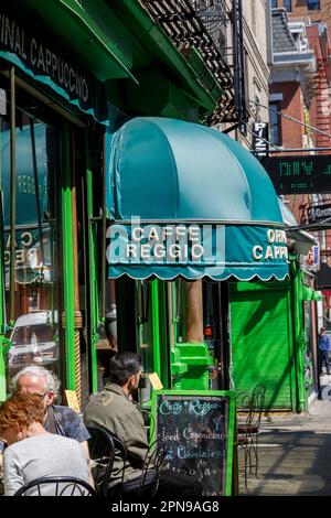 Caffè Reggio, caffetteria MacDougal Street, Greenwich Village, New York City. Foto Stock